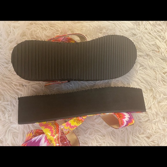 Sandals - Picture 4 of 4